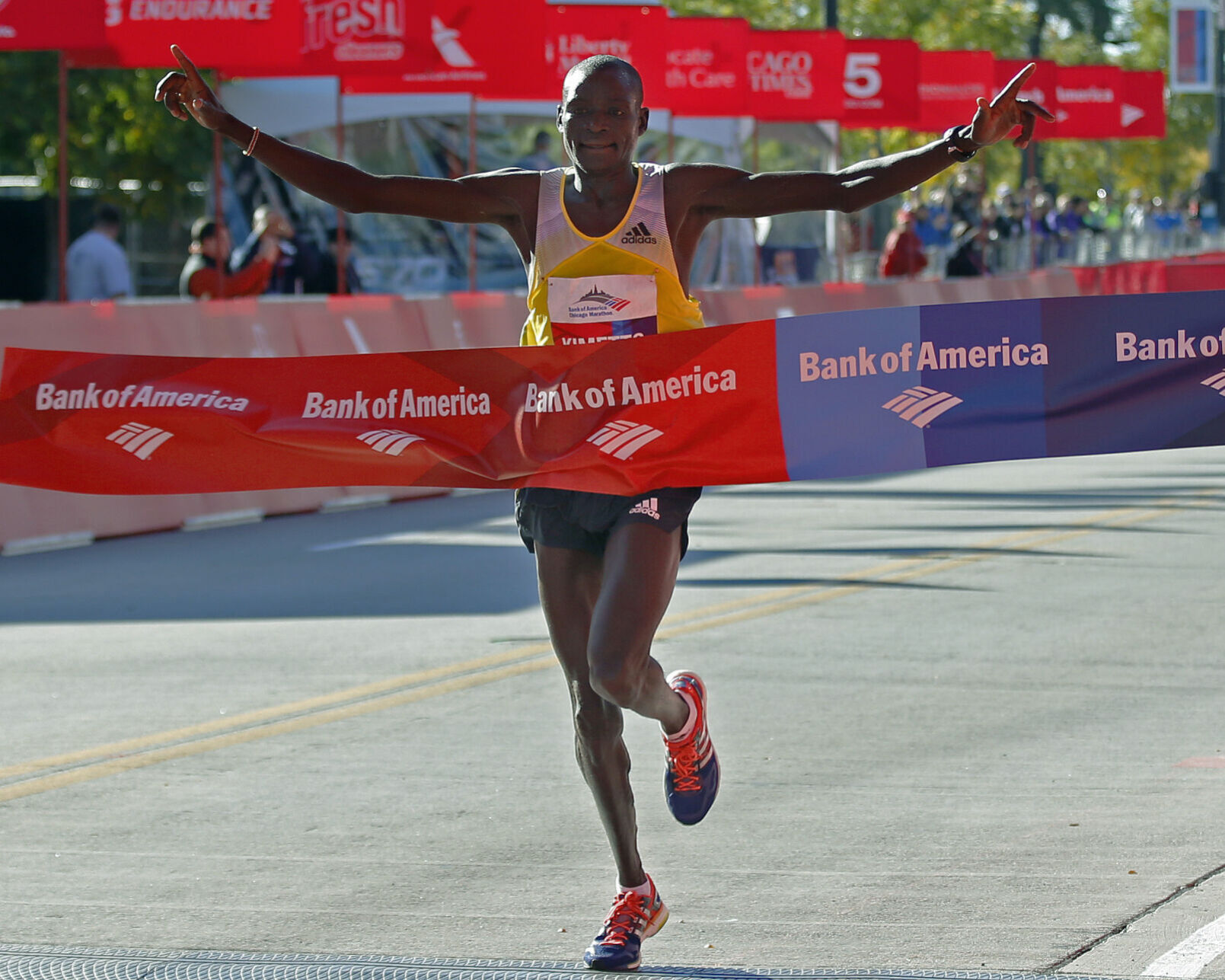 2013: Dennis Kimetto overcomes malaria to win Chicago Marathon